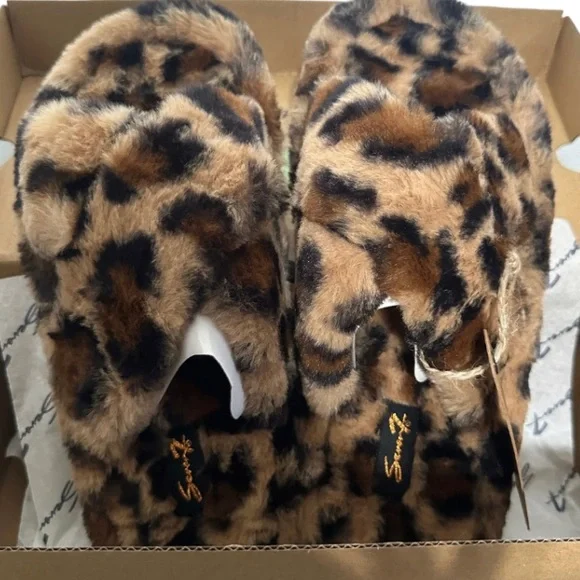 SEVEN7 FOOTWEAR - Kiki Faux Fur Slide - CHEETAH - Picture 3 of 5